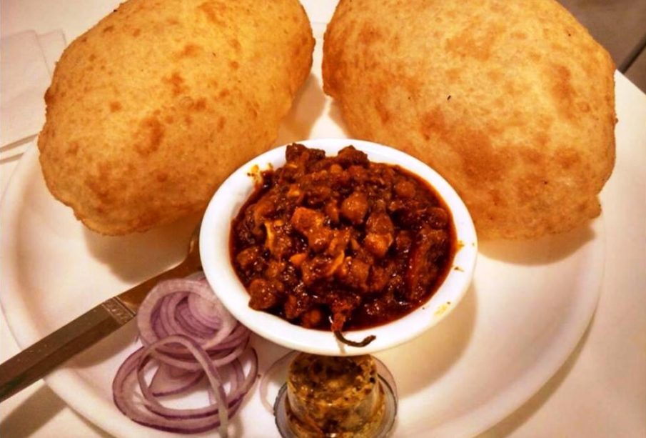 10 Famous Street Foods Delhi You Should Try - #TravelWorld